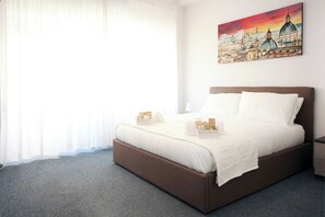 4 habitaciones, tabla de planchar con plancha, wifi y ropa de cama 