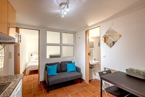 Interior - Alfama Tiny by Homing (Lisbon)