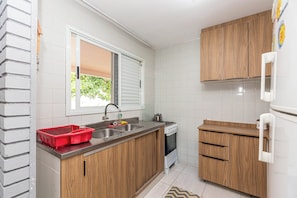Fridge, microwave, dishwasher, coffee/tea maker