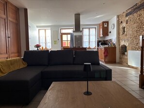 Unclassified image, 4 of 12, button - L'instant Doré, in Beaujolais, a little cocoon between stone and vine! (Charnay)