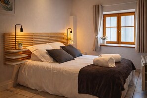 Unclassified image, 3 of 12, button - L'instant Doré, in Beaujolais, a little cocoon between stone and vine! (Charnay)