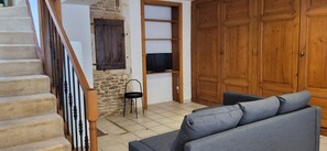 Unclassified image, 5 of 12, button - L'instant Doré, in Beaujolais, a little cocoon between stone and vine! (Charnay)