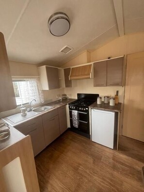 House, 3 Bedrooms, Balcony | Interior