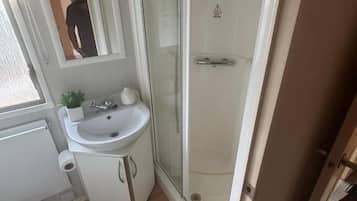 House, 3 Bedrooms, Balcony | Bathroom