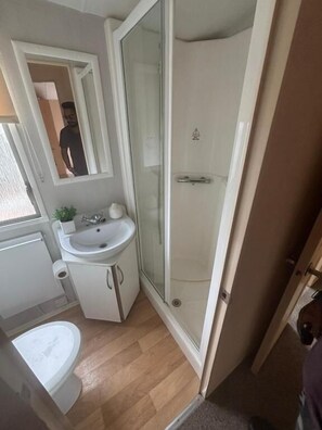 House, 3 Bedrooms, Balcony | Bathroom - Singh&leite Family L6 (Clacton-on-Sea)