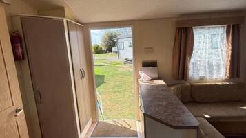 House, 3 Bedrooms, Balcony | Living room