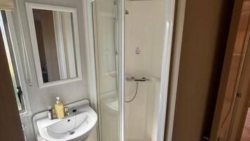 House, 3 Bedrooms, Balcony | Bathroom