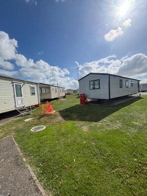 Unclassified image, 4 of 22, button - Singh&leite Family L6 (Clacton-on-Sea)