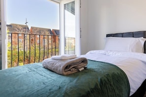 3 bedrooms, iron/ironing board, free WiFi, bed sheets - Modern Home, Ideal for Contractors, FREE Parking. (Great Sankey)