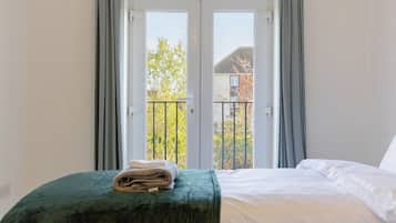 3 bedrooms, iron/ironing board, Internet, bed sheets