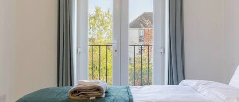 3 Schlafzimmer, BĂŒgeleisen/BĂŒgelbrett, Internetzugang, BettwĂ€sche