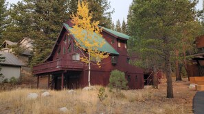 Exterior - Peaceful Tahoe Donner 3 BR/3 BA Home with private Hot Tub and Sauna (Truckee)