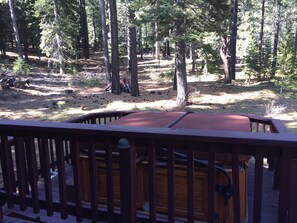 Property grounds - Peaceful Tahoe Donner 3 BR/3 BA Home with private Hot Tub and Sauna (Truckee)