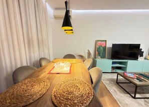 Dining - Perfect 2-bedroom apartment with AC in quaint Golem (Golem)