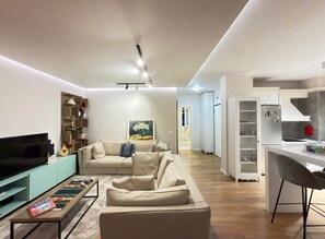 Living area - Perfect 2-bedroom apartment with AC in quaint Golem (Golem)