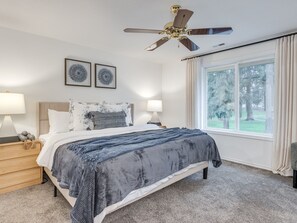 3 Schlafzimmer, Schreibtisch, Bügeleisen/Bügelbrett, kostenloses WLAN