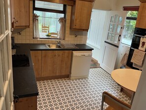 Microwave, oven, dishwasher, paper towels