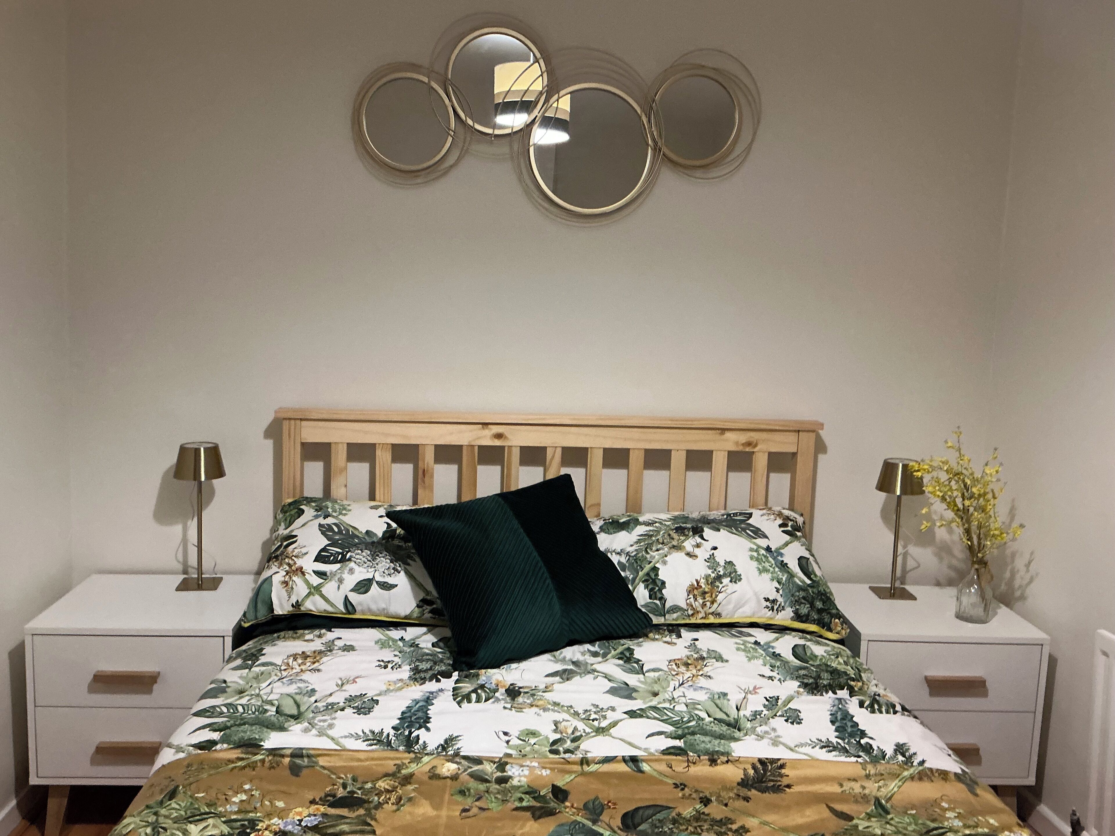 2 habitaciones, tabla de planchar con plancha, wifi y ropa de cama 