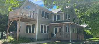 Cozy Getaway Near Downtown Frankfort – Walk to Beaches, Trails & Dining