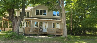 Cozy Getaway Near Downtown Frankfort – Walk to Beaches, Trails & Dining