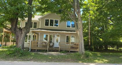 Cozy Getaway Near Downtown Frankfort – Walk to Beaches, Trails & Dining