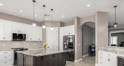 Santa Fe-style 5-bedroom custom home on 1.3 acres - Mountain View’s!