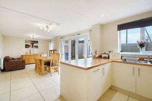 Interior - 4-Bed Comfort Stylish Home in Central Barnsley (Monk Bretton)