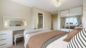 4 bedrooms, Internet, bed sheets