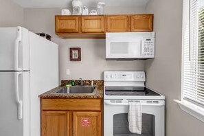 Studio | Private kitchen - Seashell and Sand Studio (Biloxi)