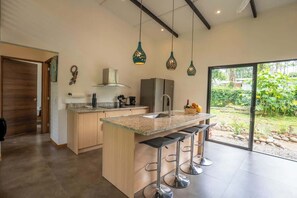 Fridge, oven, stovetop, coffee/tea maker - Anusara Dream Villa w/ Pool & AC (Playa Negra)
