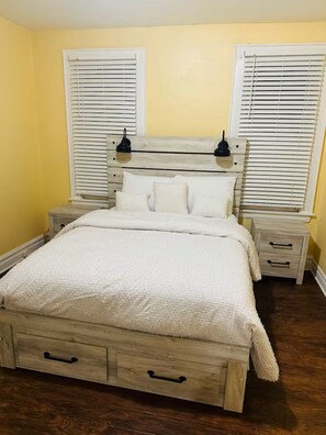 Unclassified image, 4 of 17, button - Contemporary Comfort in Prime Location (Irvington)