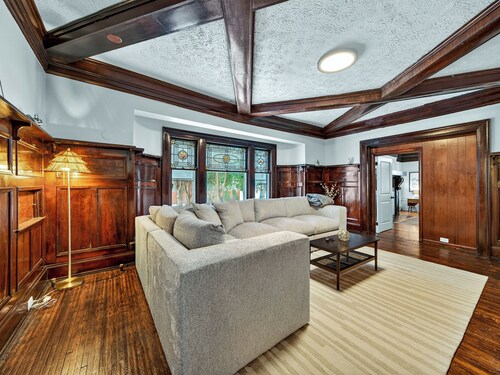 Historic East Ave ~10 bedrooms~8 Bathrooms~Sleeps 16+