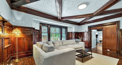 Historic East Ave ~10 bedrooms~8 Bathrooms~Sleeps 16+