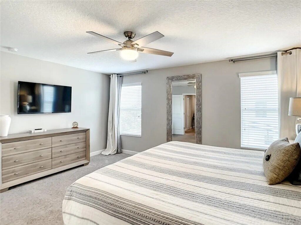 6 bedrooms, iron/ironing board, WiFi, bed sheets