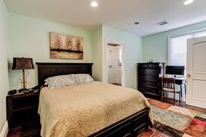 2 bedrooms, iron/ironing board, Internet - Furnished Apartment 2bd-2ba Special 4800 / Month in Santa Monica Like a House (Santa Monica)