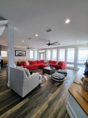 Living area - The Salty Pelican, Family Beachfront Escape, Sleeps 16, Plunge Pool, Fort Morgan (Gulf Shores)