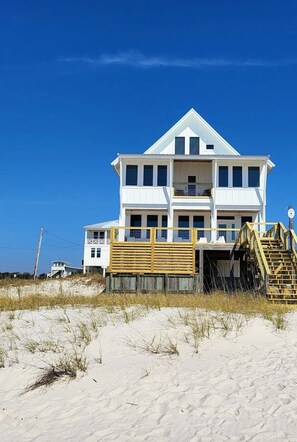 Exterior - The Salty Pelican, Family Beachfront Escape, Sleeps 16, Plunge Pool, Fort Morgan (Gulf Shores)