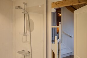 淋浴設備、風筒、提供毛巾、廁紙