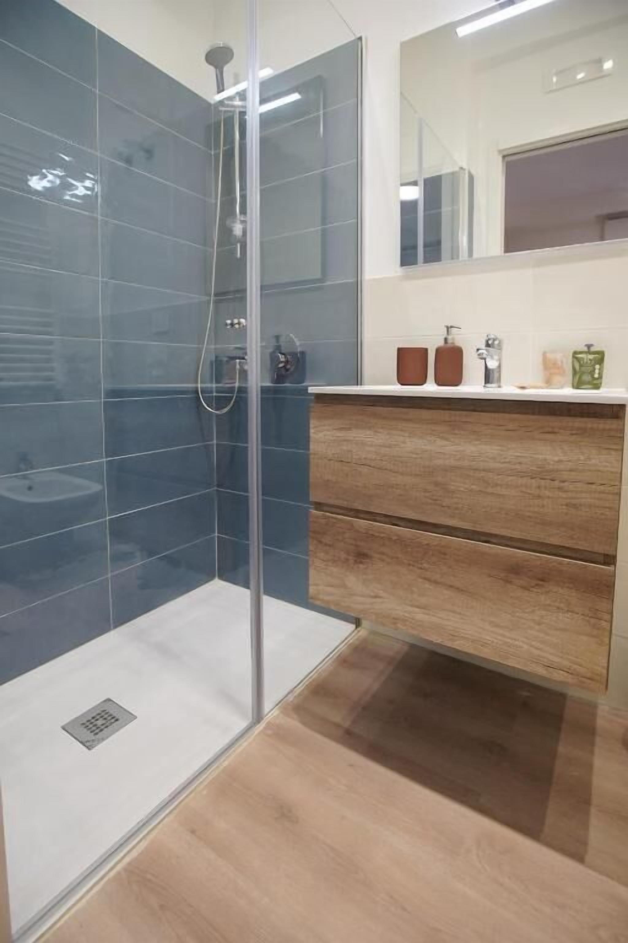 컴포트 더블룸, 발코니, 시내 전망 | 욕실