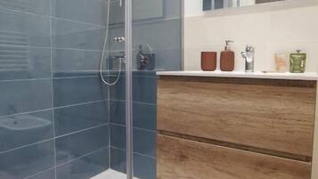 Comfort Double Room, Balcony, City View | Bathroom