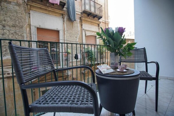 Comfort Double Room, Balcony, City View | Outdoor dining - B-Pizzofalcone (Naples)