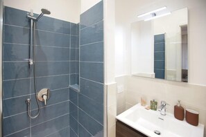 Family Studio | Bathroom - B-Pizzofalcone (Naples)