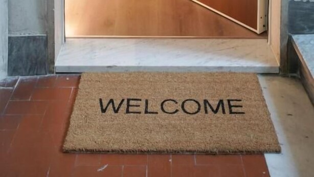 A wooden door with a "WELCOME" mat in front. - B-Pizzofalcone (Naples)