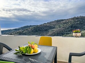 Outdoor dining - Cà Ninin de Bernà by Interhome (Lingueglietta)