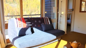 Unclassified image, 5 of 16, button - Ski-in/ski-out & foot of the slopes, 10th floor, tv, ski locker, 50m², Vars (Vars)