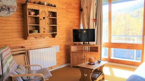 Unclassified image, 3 of 16, button - Ski-in/ski-out & foot of the slopes, 10th floor, tv, ski locker, 50m², Vars (Vars)