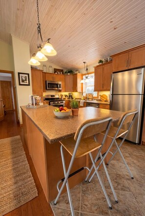 Private kitchen - Private 34 acre Retreat wt Farmhouse | Hottub | Bunkie | Trails (Kawartha Lakes)