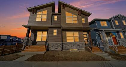 ✨ Luxury Park-Side Retreat | Brand-New Private 2-Bedroom Suite in Calgary ✨