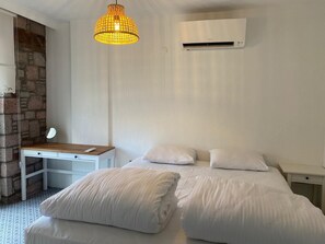 Escriptori i wifi gratuïta 