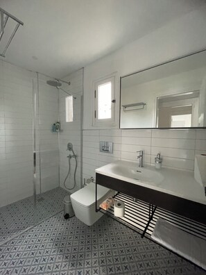 Shower, towels, shampoo, toilet paper - MyWayHoliday (Ayvalik)